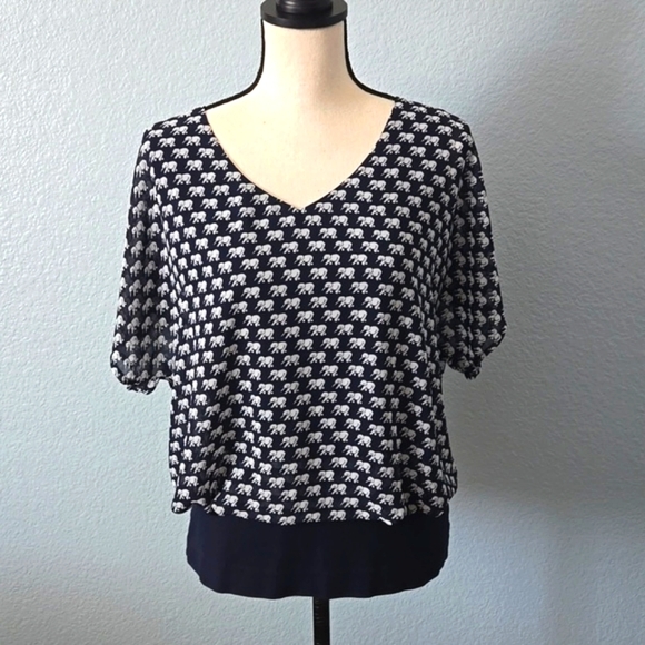 CABI Parade Blouse Elephant Print Top Navy White Sz Medium #5345 - Picture 1 of 11